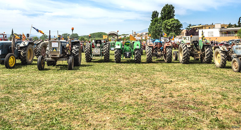 Выставка старинных тракторов