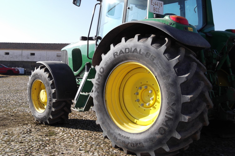 Шины Maximo: Максимальная производительность и долговечность для вашего трактора