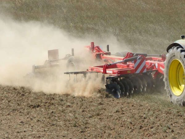 Тяжелая прицепная X-образная дисковая борона COMPACT+ Quivogne