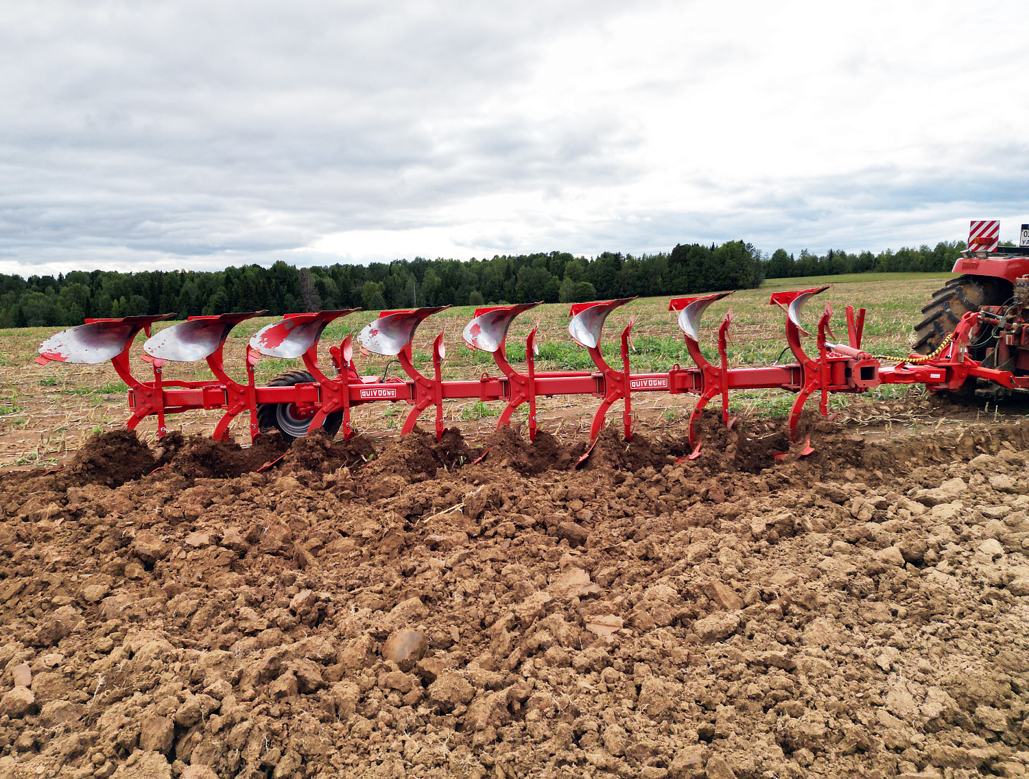 Полунавесной оборотный плуг ATLANT ONLAND Quivogne