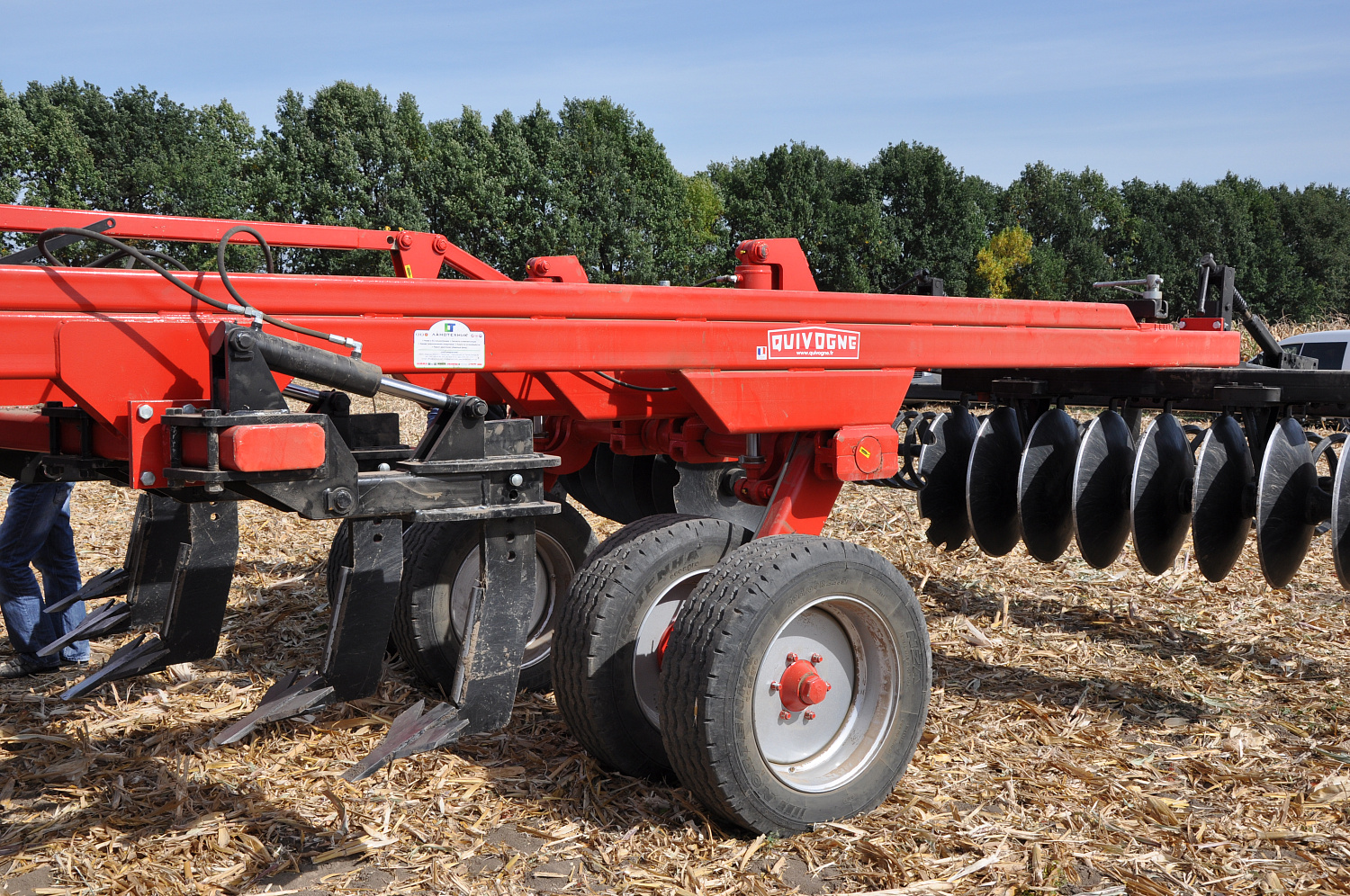 Тяжелая X-образная дисколаповая борона c гидравлически складываемой рамой TINEMASTER Quivogne