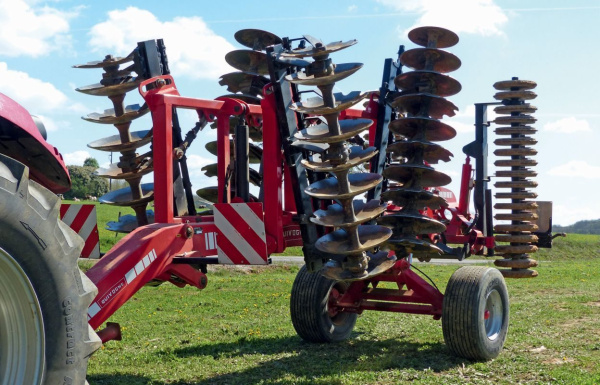 Тяжелая прицепная X-образная дисковая борона COMPACT+ Quivogne