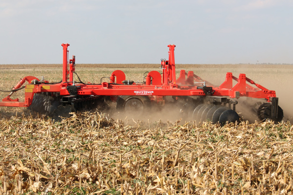 Тяжелая прицепная X-образная дисковая борона APXRS Quivogne 