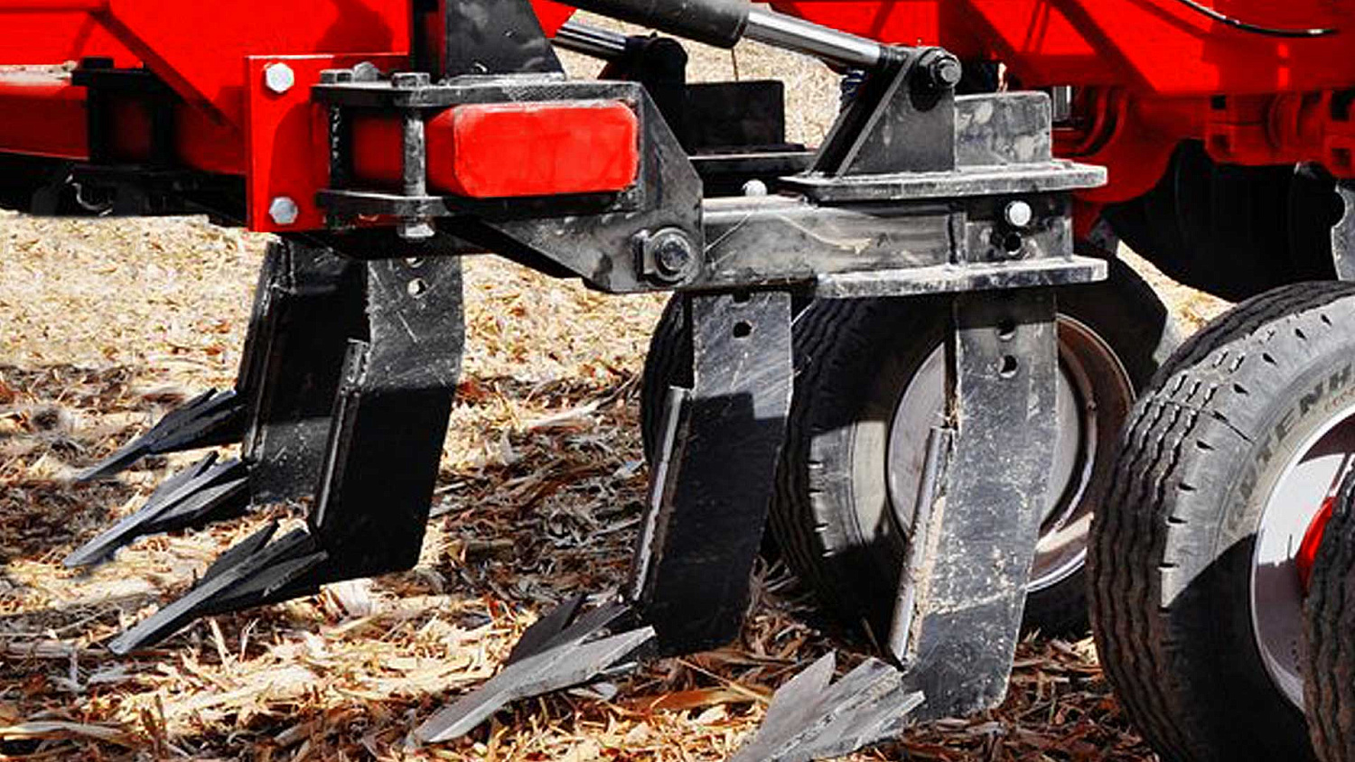 Тяжелая X-образная дисколаповая борона c гидравлически складываемой рамой TINEMASTER Quivogne