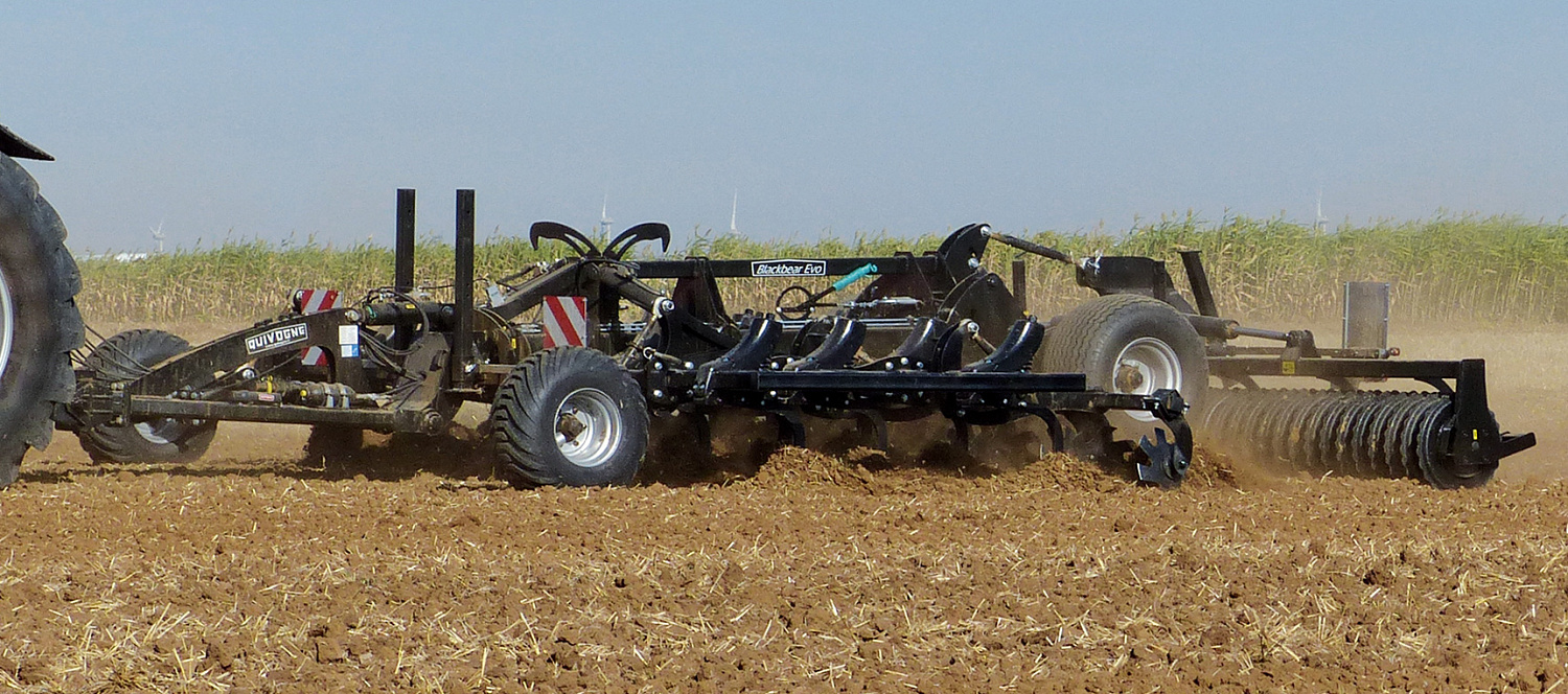 Прицепной стерневой культиватор  BLACKBEAR EVO Quivogne