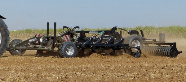 Прицепной стерневой культиватор  BLACKBEAR EVO Quivogne