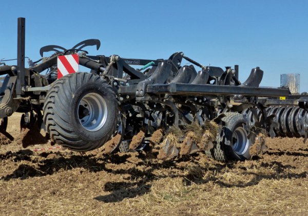 Прицепной стерневой культиватор  BLACKBEAR EVO Quivogne