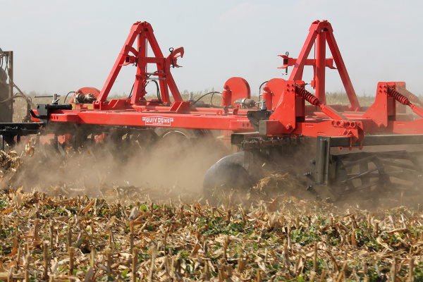 Тяжелая прицепная X-образная дисковая борона APXRS Quivogne 