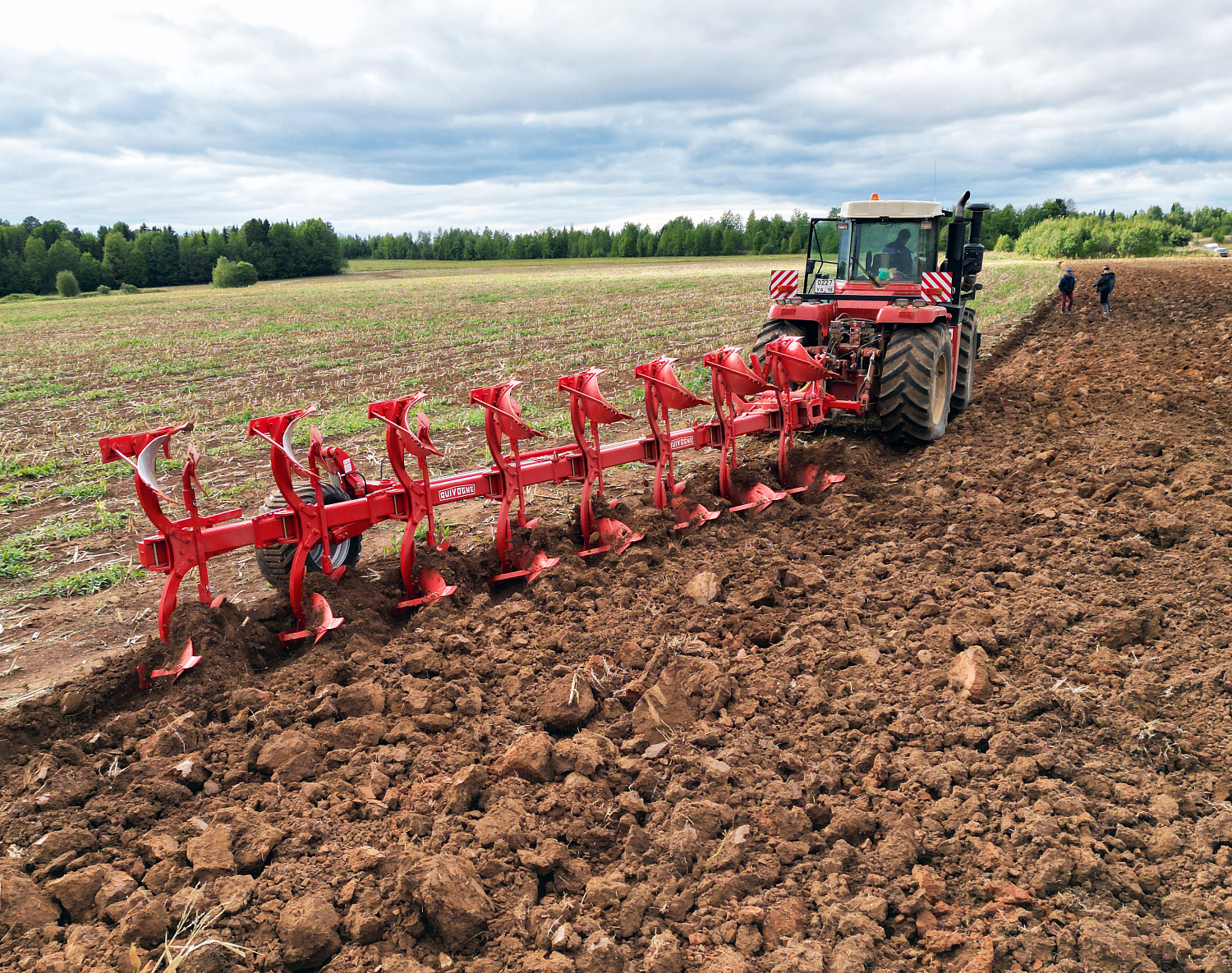 Полунавесной оборотный плуг ATLANT ONLAND Quivogne