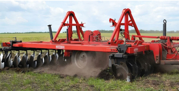 Тяжелая V-образная дисковая борона Quivogne APVRS FF 44